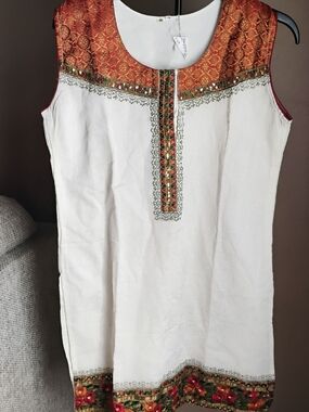 Embroidered Size M White Sleeveless Tunic with Rust Yoke